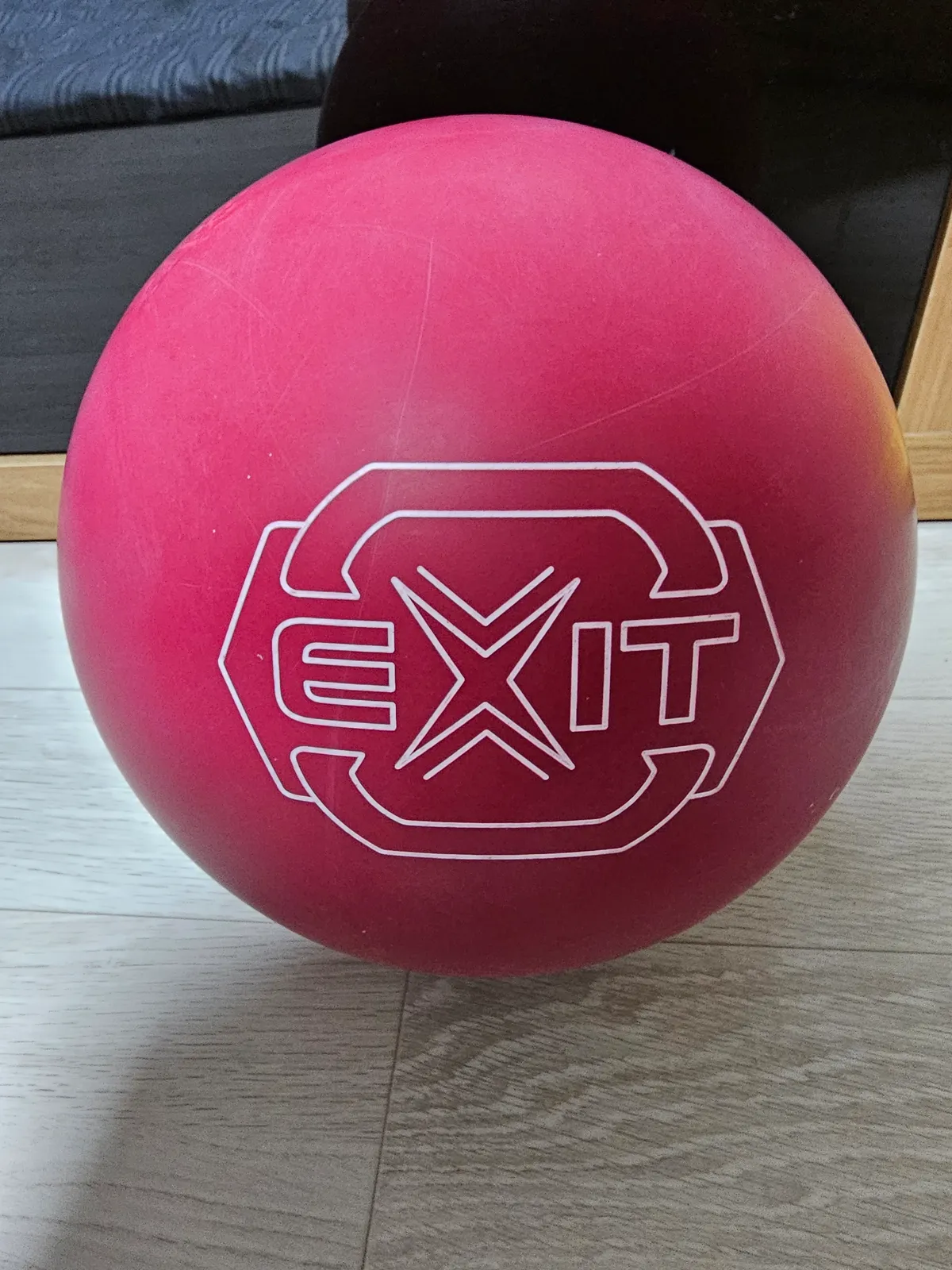 엑시트레드 팝니다.