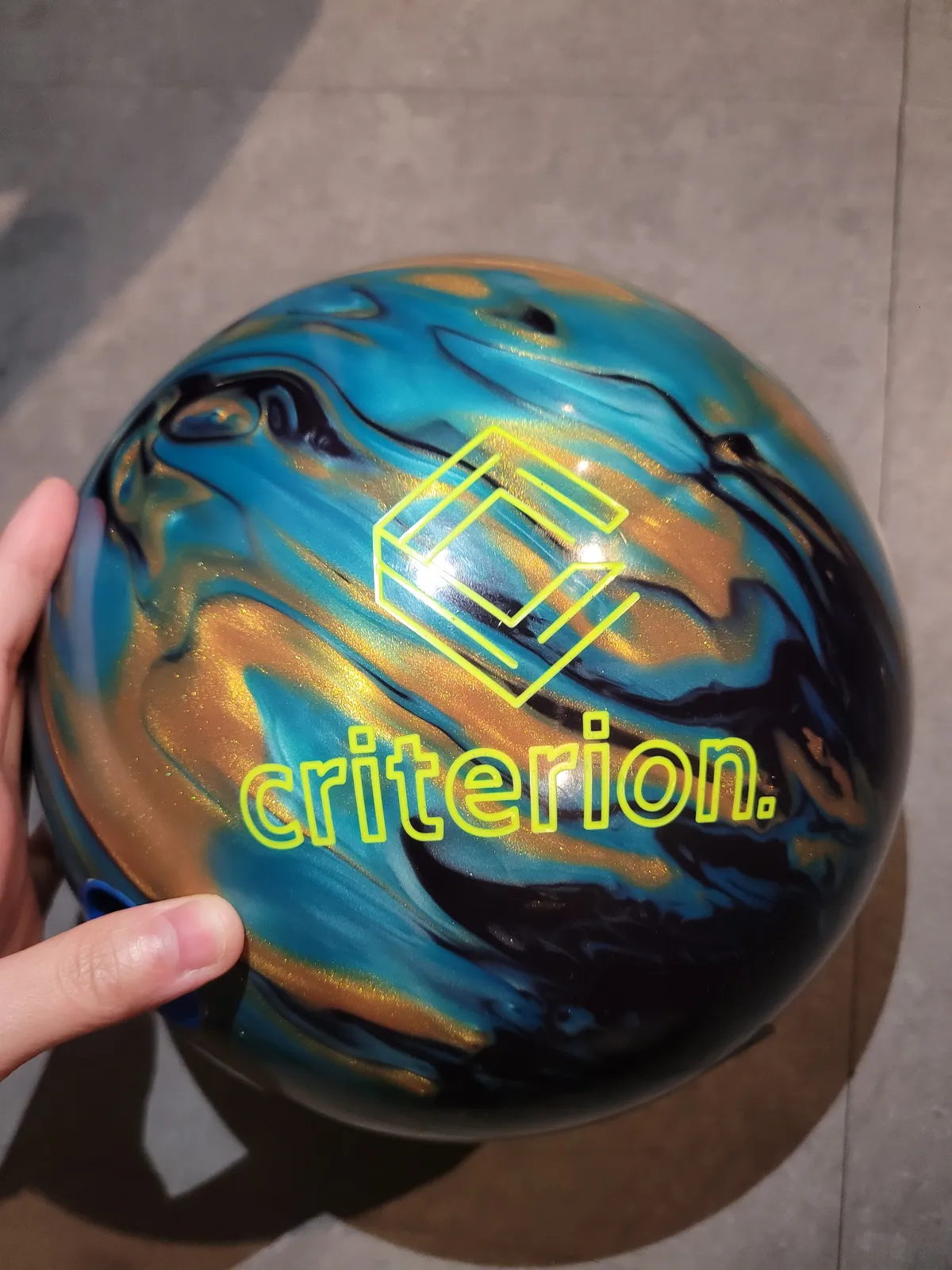 중고 볼링공 판매합니다. 15p